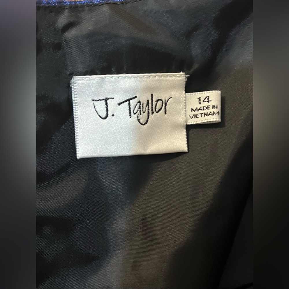 J. Taylor Dress size 14, Shiny Blue design, pockets - Picture 9 of 9